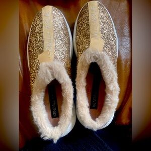 New Kendall and Kylie holiday slippers 8.5
